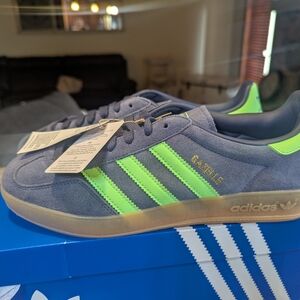 adidas Gazelle Men’s Blue Suede Sneakers with Neon Green Stripes 8.5 NIB